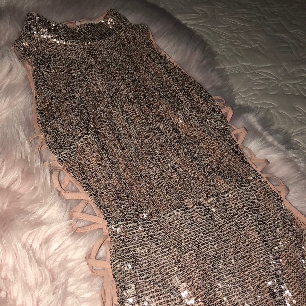 Vestido muy elegante de lentejuelas para fiesta